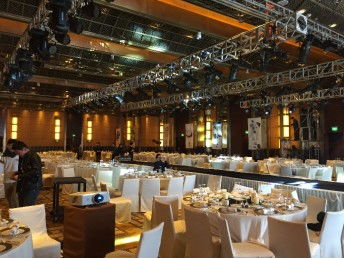 光影流轉間的時尚盛宴 上海服裝發布會策劃與專業搭建服務全覽